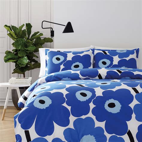 Hand openings at the top corners make changing the covers easier. . Marimekko duvet cover